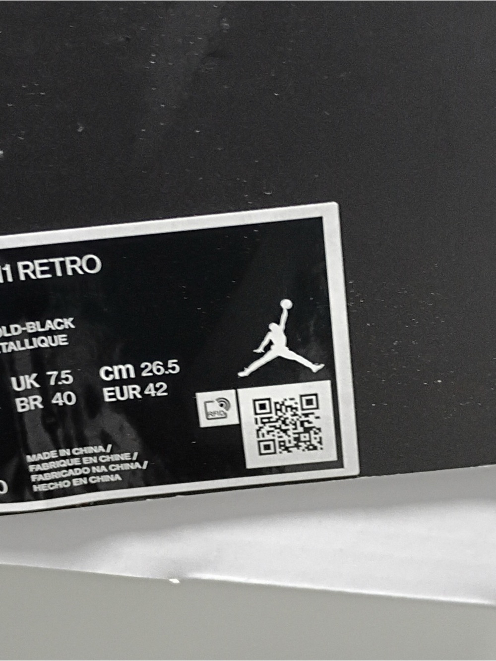Jordan 11’s Men's Sneakers in White and Black - Picture 3 of 3